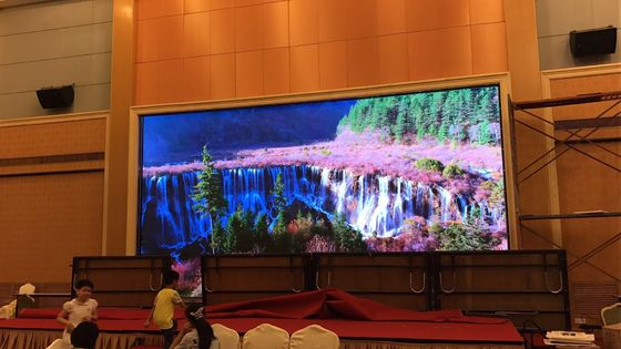 τηλεοπτική οθόνη 3mm υψηλή φωτεινότητα Shenzhen των εσωτερικών οδηγήσεων 7.68m*4.032m πισσών εικονοκυττάρου