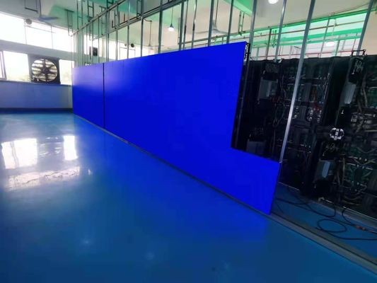 Αργίλιο εργοστάσιο επίδειξης IP33 Shenzhen των εσωτερικών οδηγήσεων γραφείου SMD 2020 κύβος-περίπτωσης P2.5 640Pro 1920hz